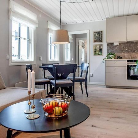 Nyrenoverat Gardshus Pa Havstomt Med Hoeg Standard Örnsköldsvik Екстериор снимка